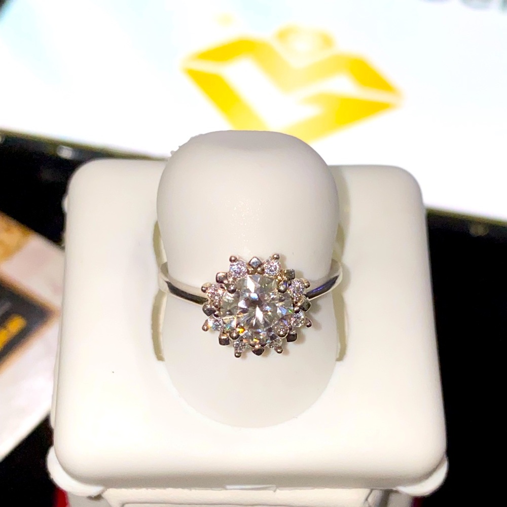 1ct GRA certified moissanite diamond engagement stunningly beautiful ring sale!